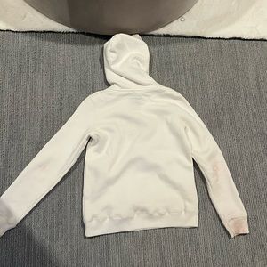 White hollister hoody super soft and cozy that has been used a little. Size= s